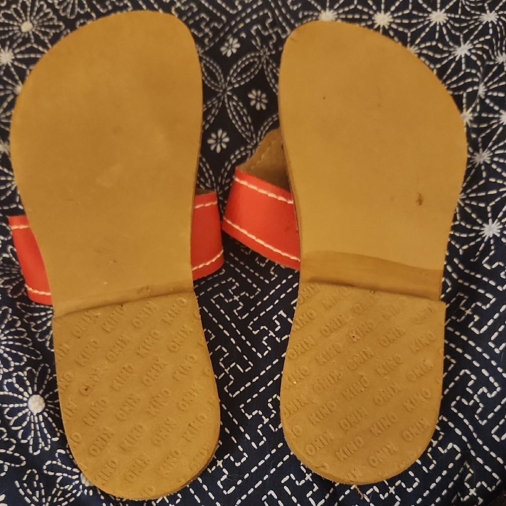 Kino Women's Red Sandals - Picture 4 of 4